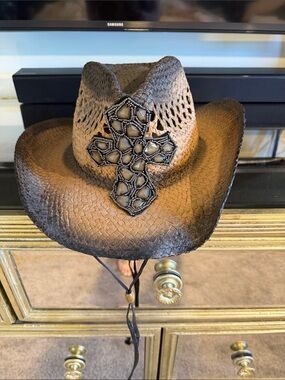 Olive & Pique Two-Tone Straw Sun Hat with Black Trim